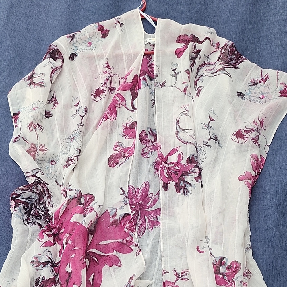 Woven Heart Sheer Floral Kimono in Pink and White